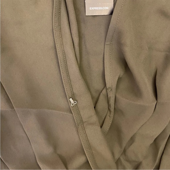 Express Women's Top Size XS Faux Wrap Puff Sleeves Peplum Olive Green NWT $54 - Picture 7 of 16
